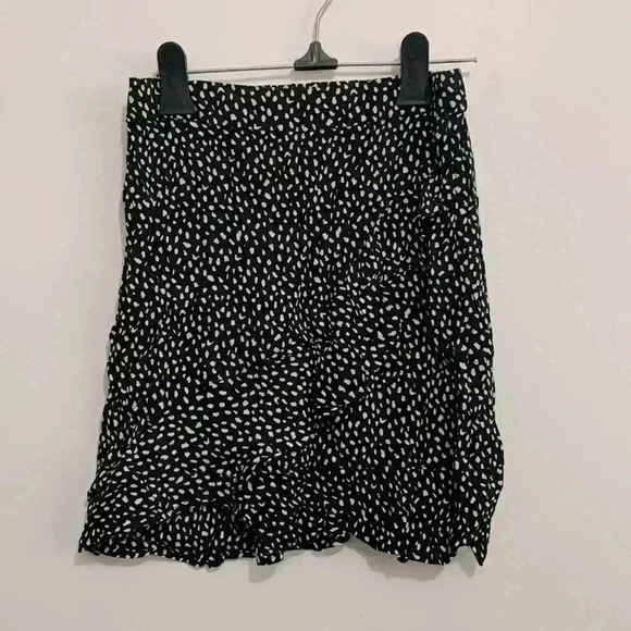 ❤️Dynamite Black & White Polkadots  Mini Ruffle Skirt size Xs - Picture 2 of 3